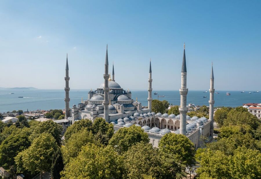 Little Hagia Sophia, Blue Mosque & Hagia Sophia Walking Tour - Sultanahmet Square details: the Serpent Column you should look for near the obelisk