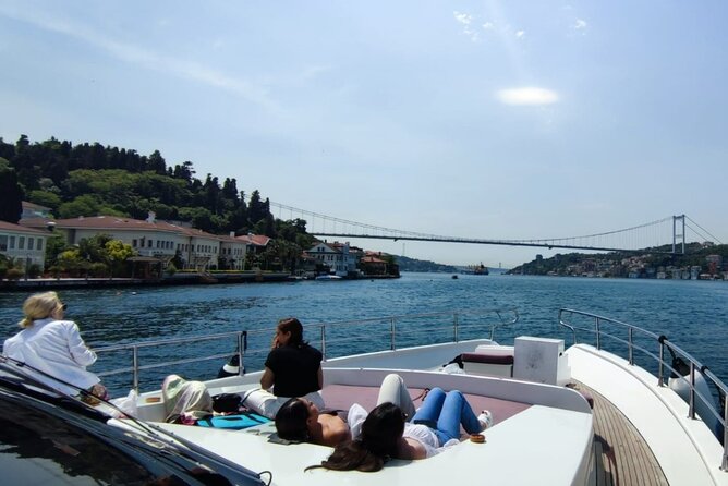Luxury Bosphorus Yacht Cruise – Stopover in Asian Side - Where It Starts at Dolmabahçe Mosque, and How to Find It Fast