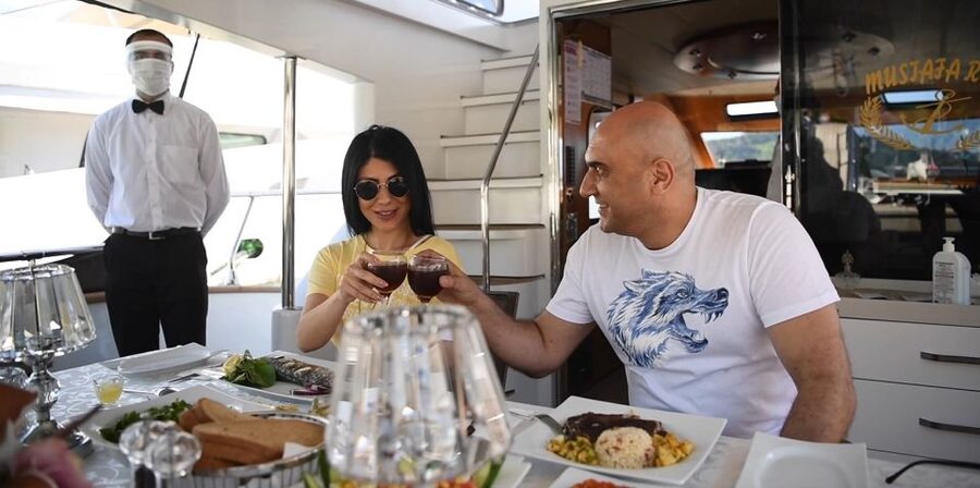 Luxury Private Yacht Rental - Snacks, Coffee, and the Small Comforts That Matter