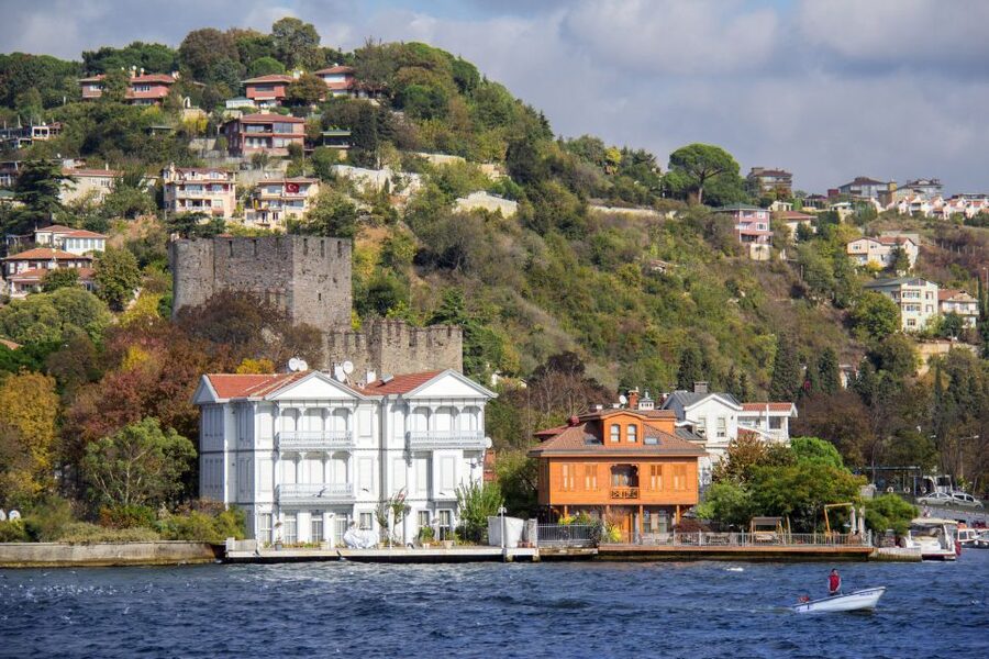 Morning Bosphorus Cruise and Spice Bazaar - What “private boat or ferry boat” means for your experience