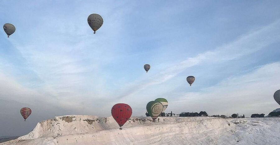 Pamukkale Day Tour With Flights and Transfers from Istanbul - The built-in lunch and the rhythm of free time