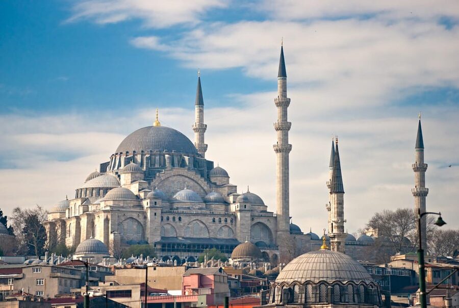 Private Car Tour of Istanbul Old City and Top 7 Attractions - Sultanahmet Square and Hagia Sophia: where your guide gives you the roadmap