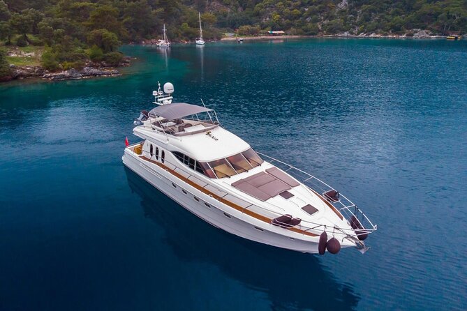 Private Luxury Yacht Cruise on Bosphorus - Ortaköy and Bebek, the neighborhoods you actually want to picture