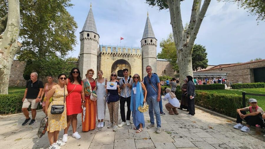 Private Topkapi Palace and Harem Tour with Skip Line Entry - Inside the Palace: Courtyards That Explain Ottoman Power