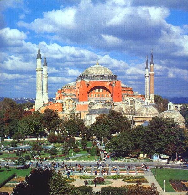 Private Tour of Istanbul: Hagia Sophia & Grand Bazaar & More - Guides you might meet: real personalities make a real difference