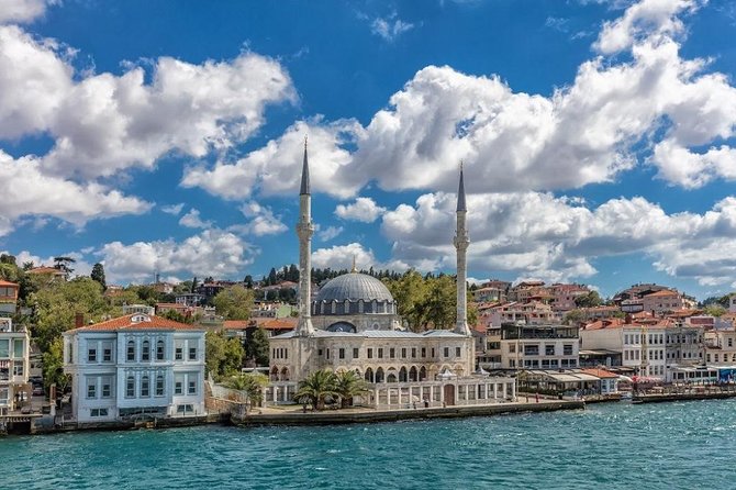 Small-Group Bosphorus Cruise and Istanbul’s Egyptian Bazaar - Eminönü Square walk, the short dose of city life