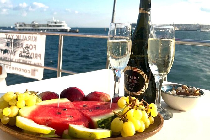 Sunset or Daytime Istanbul Guided Luxury Yacht Cruise with Snacks - The Asian-Side Highlights: Anadolu Hisarı, Beylerbeyi Palace, and Maiden’s Tower