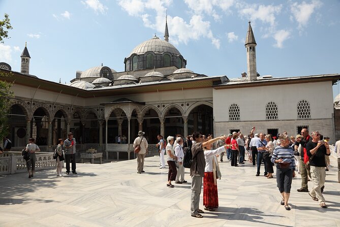 Topkapi Palace and Harem Guided tour with Skip-the-Line Tickets - Why Topkapi feels different with a guide