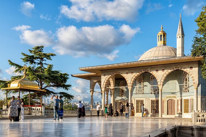 Topkapi Palace and Harem Guided tour with Skip-the-Line Tickets - The Harem Units: Queen Mother power and the tiles you only see on this route