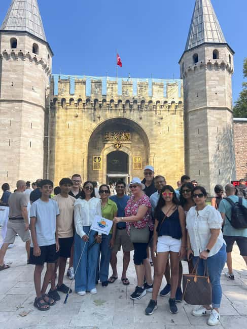 Topkapi Palace & Harem, Skip-the-Line Entry with SMALL GROUP - Inside Topkapi Palace: Four Courtyards, Gardens, and Museum Treasures