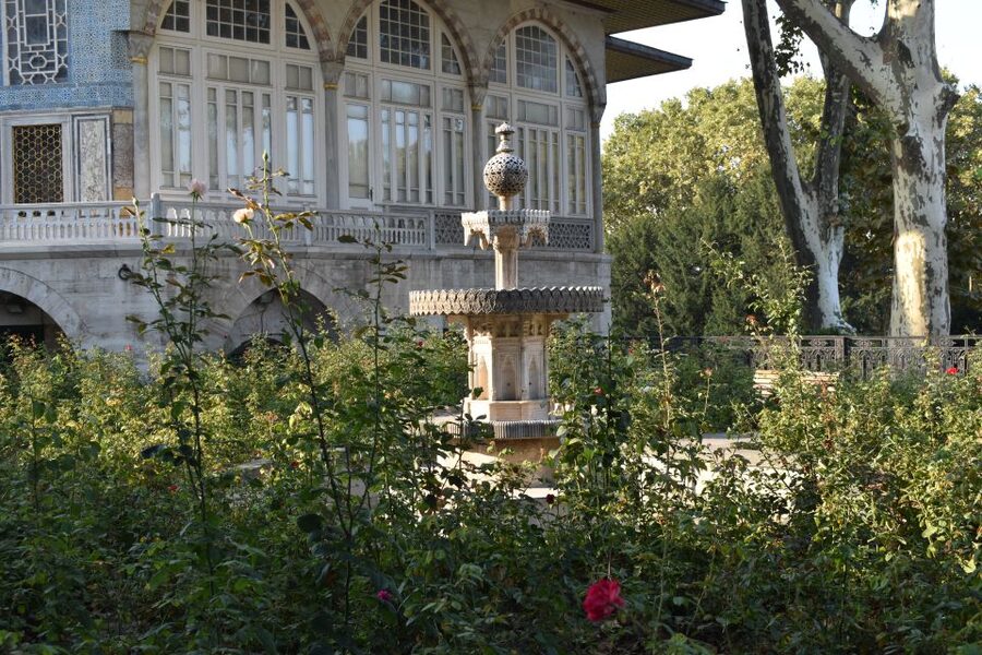 Topkapi Palace Tour: Scenes of the Ottoman Empire - Topkapi Palace for one hour of guided focus